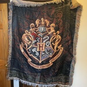 Hogwarts Crest Woven Throw Blanket - Black and Brown